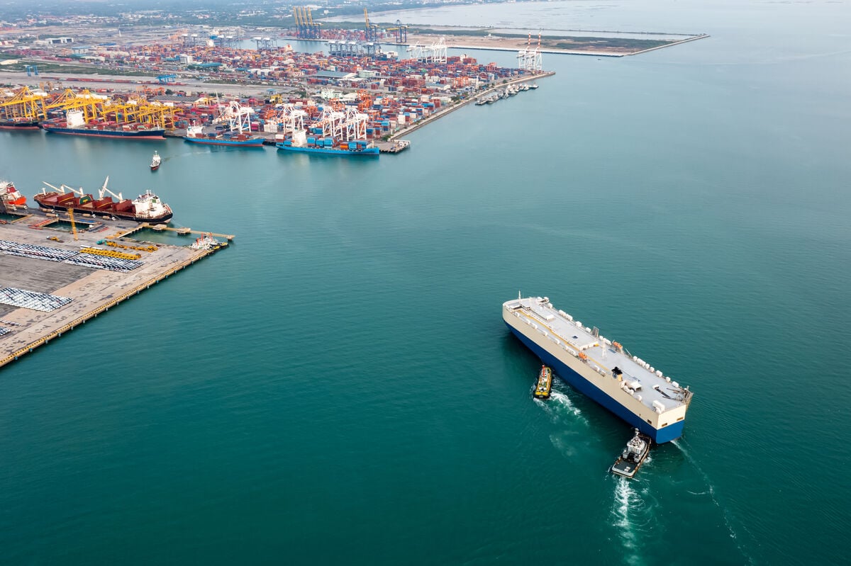 Marine container ship and port